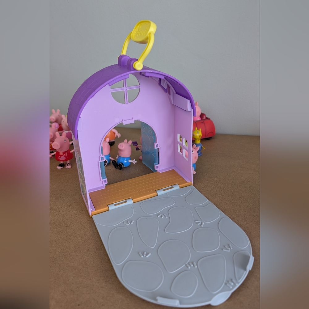 Peppa Pig & Friends Figures and School House Playset - Picture 3 of 14
